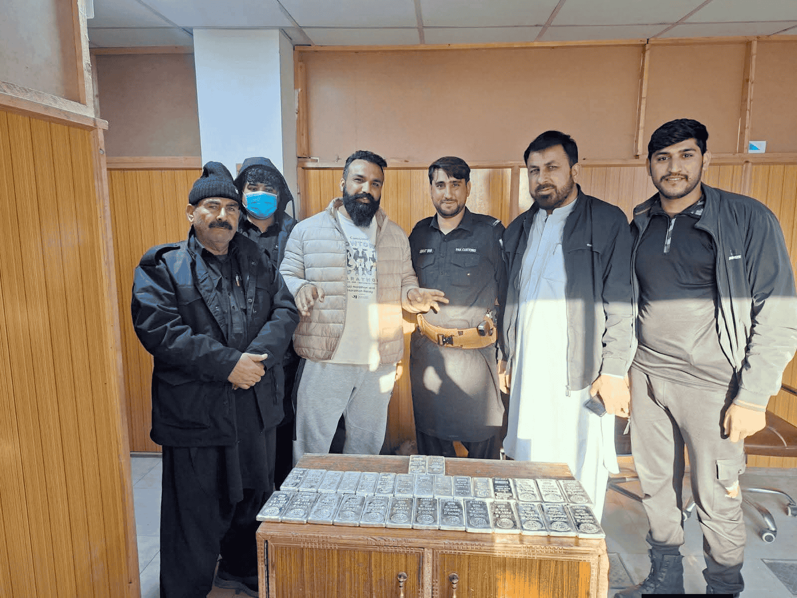 کسٹمز حکام کی بڑی کارروائی: افغانستان سے آنے والی گاڑی سے 4 کروڑ 80 لاکھ روپے مالیت کی چاندی برآمد