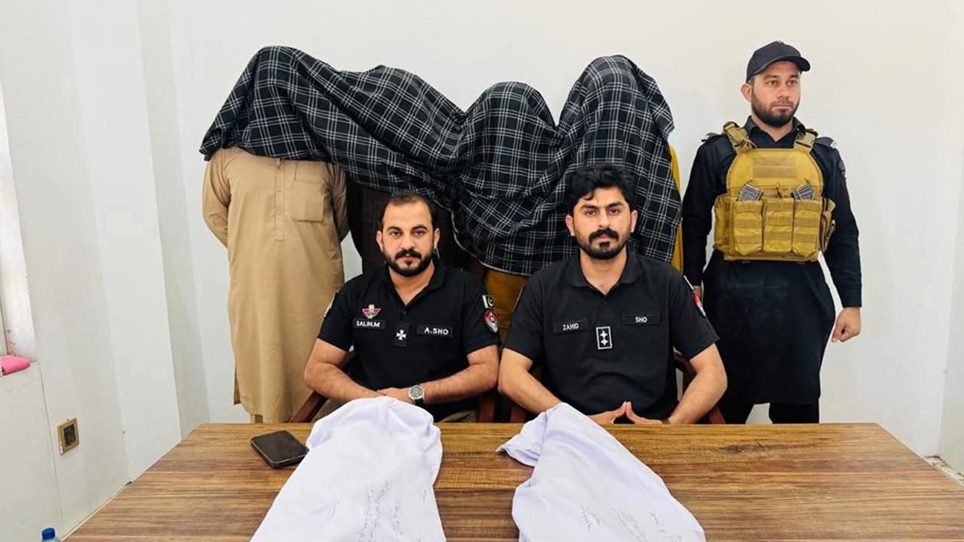 شلمان پولیس کی بروقت کارروائی، فائرنگ سے دو افراد کے قتل میں ملوث مرکزی ملزمان آلۂ قتل سمیت گرفتار