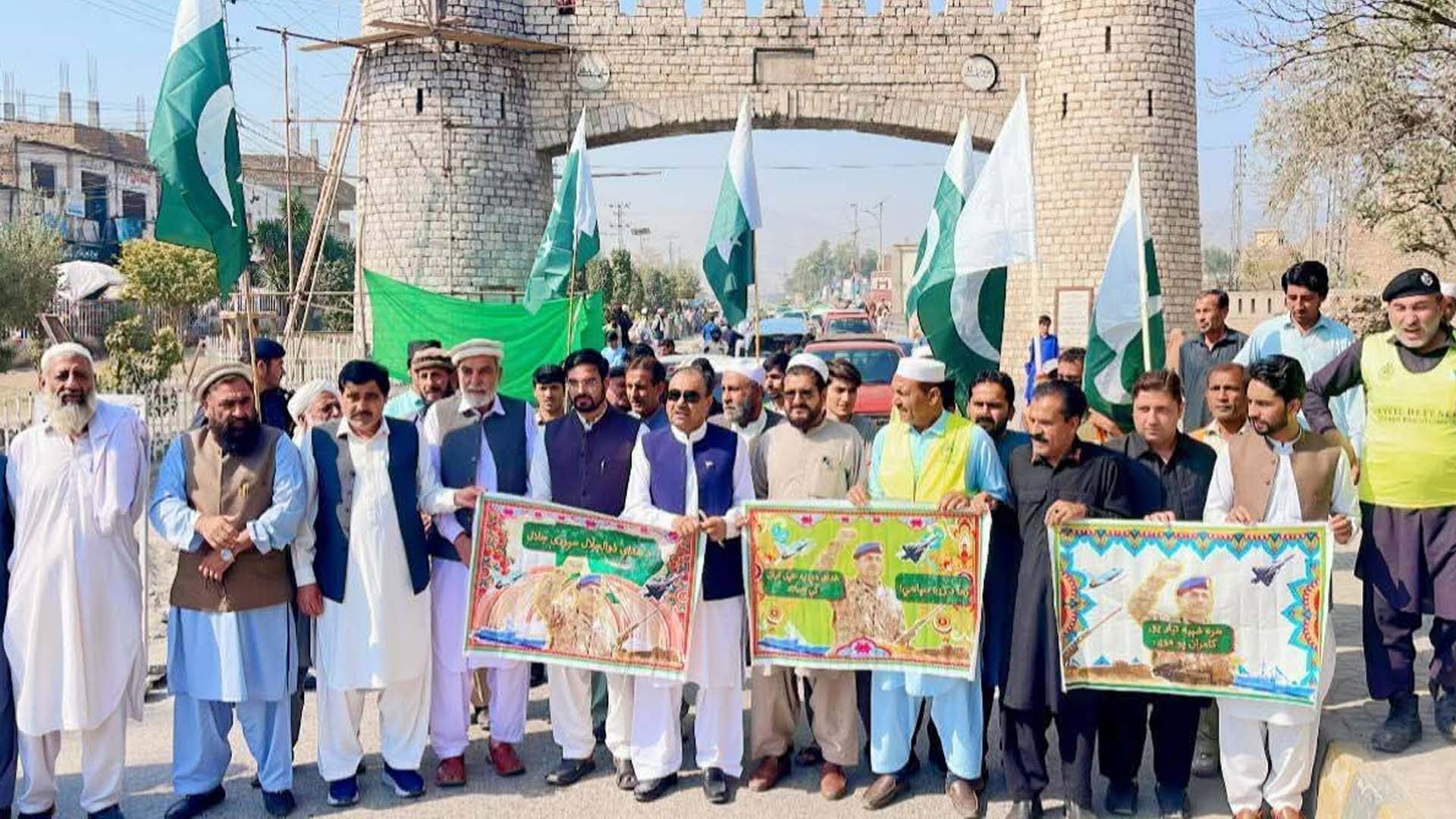 بابِ خیبر پر افواجِ پاکستان سے اظہارِ یکجہتی ریلی‎