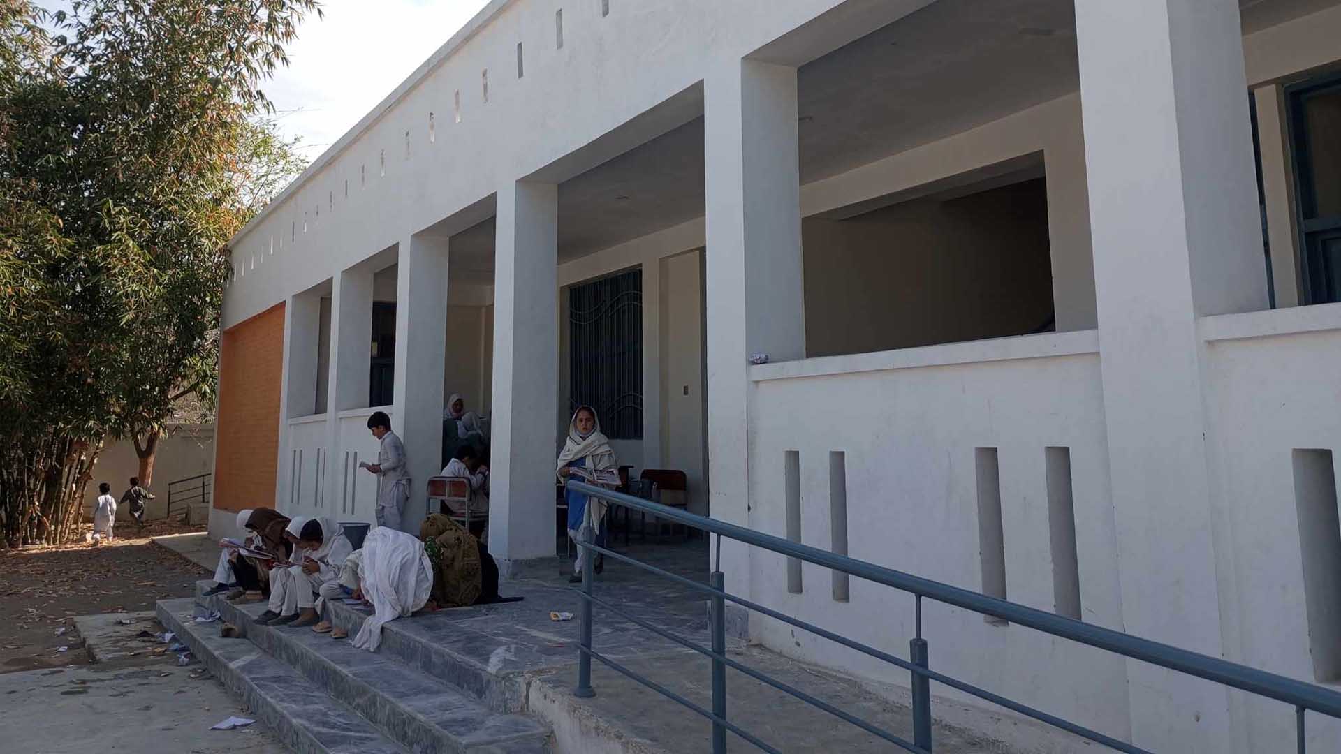 بوڑہ میں گرلز اسکولوں میں مڈل سیکشن نہ ہونے سے طالبات تعلیم چھوڑنے پر مجبور