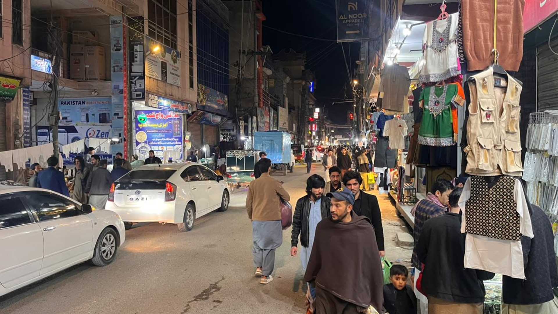 عید کی آمد: مینگورہ کے بازاروں میں رش، سیکیورٹی کے سخت انتظامات