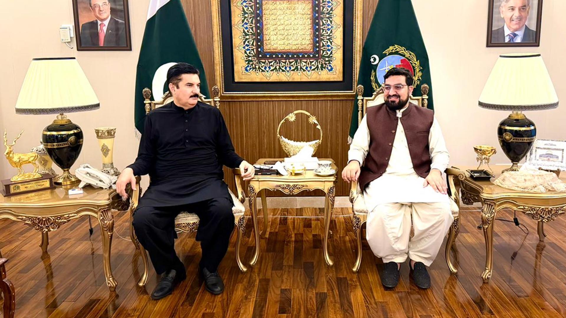 گورنر خیبرپختونخوا فیصل کریم کنڈی سے محمد اسرار مدنی کی ملاقات
