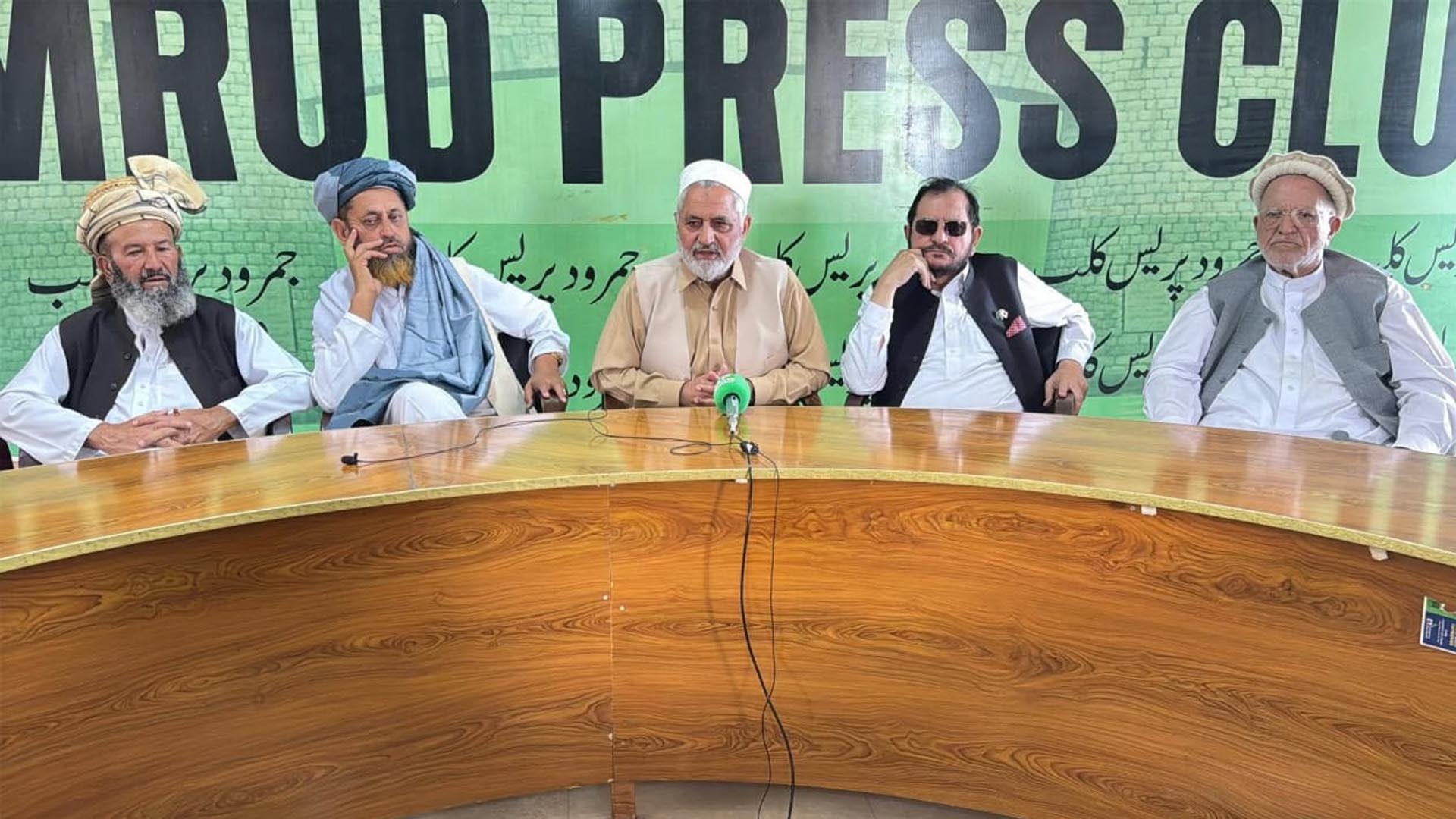 خیبر فاٹا لویہ جرگہ کی پرہجوم پریس کانفرنس، امن کے قیام، بارڈر کھولنے اور جنگ بندی میں توسیع کا مطالبہ
