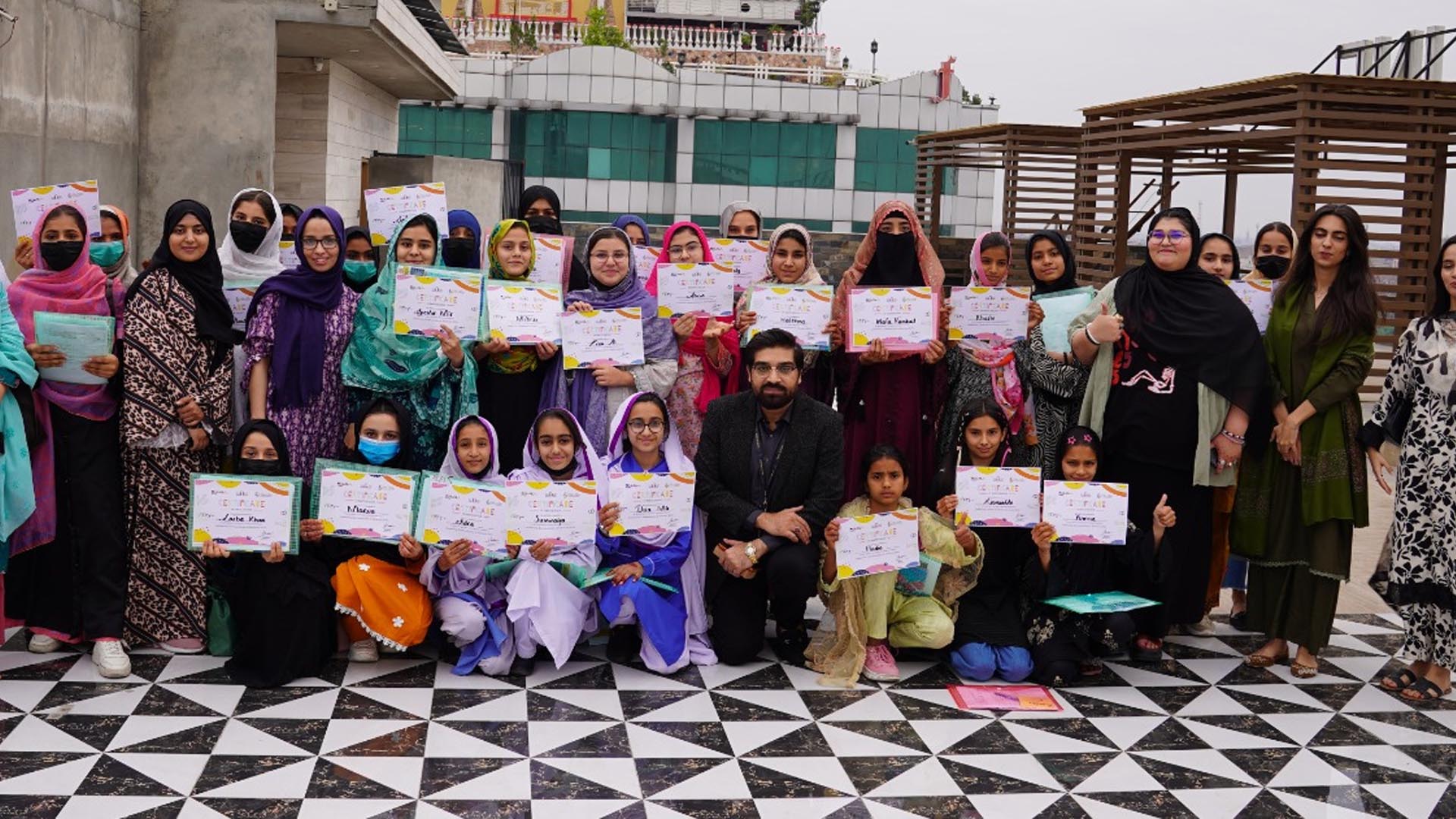 خیبر پختونخوا: لڑکیوں کا تعلیمی بجٹ میں 25 فیصد اضافے کا مطالبہ