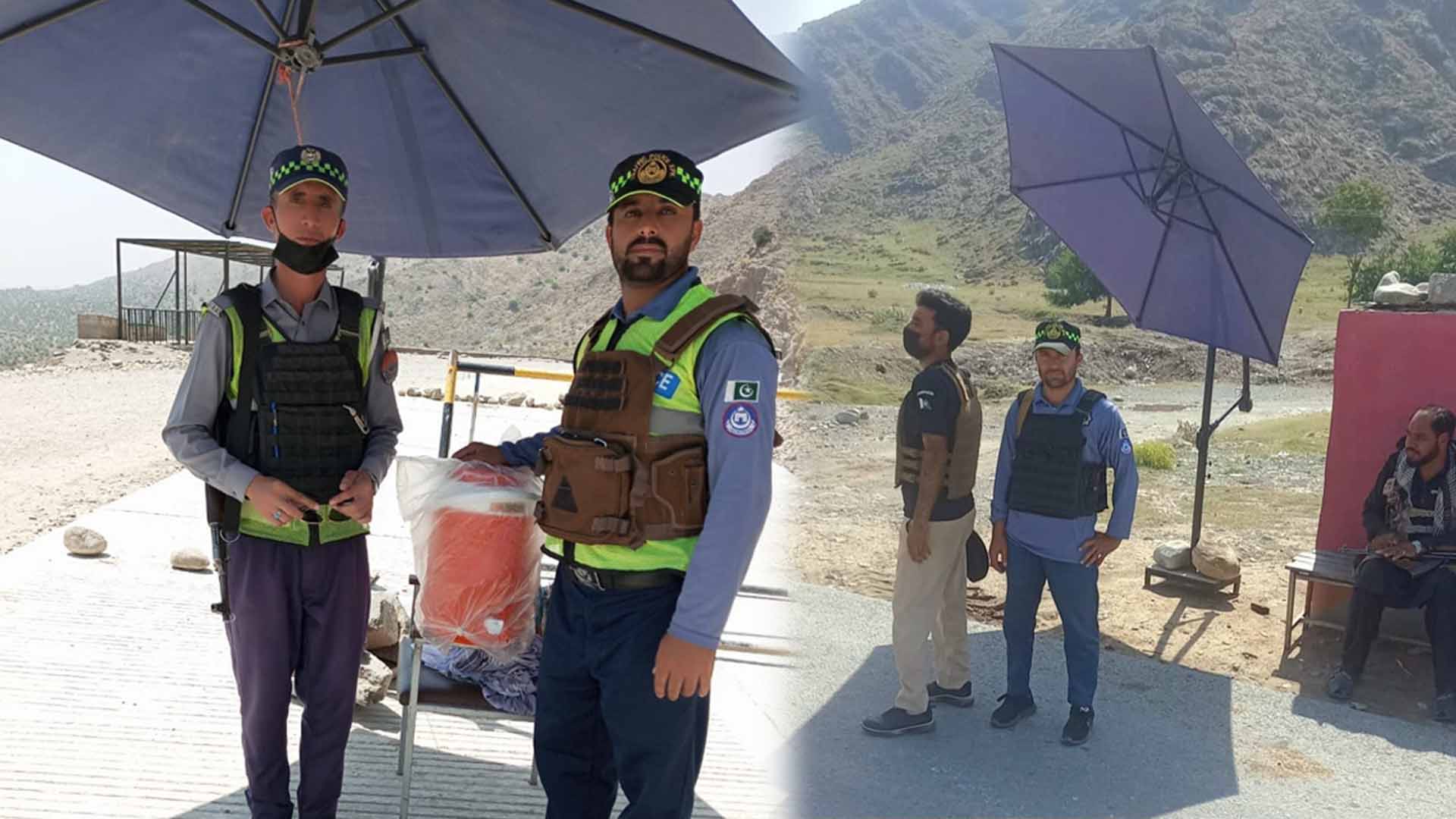 شدید گرمی کے پیشِ نظر مہمند ٹریفک پولیس کے لیے خصوصی سہولیات، چھتریاں اور واٹر کولرز فراہم