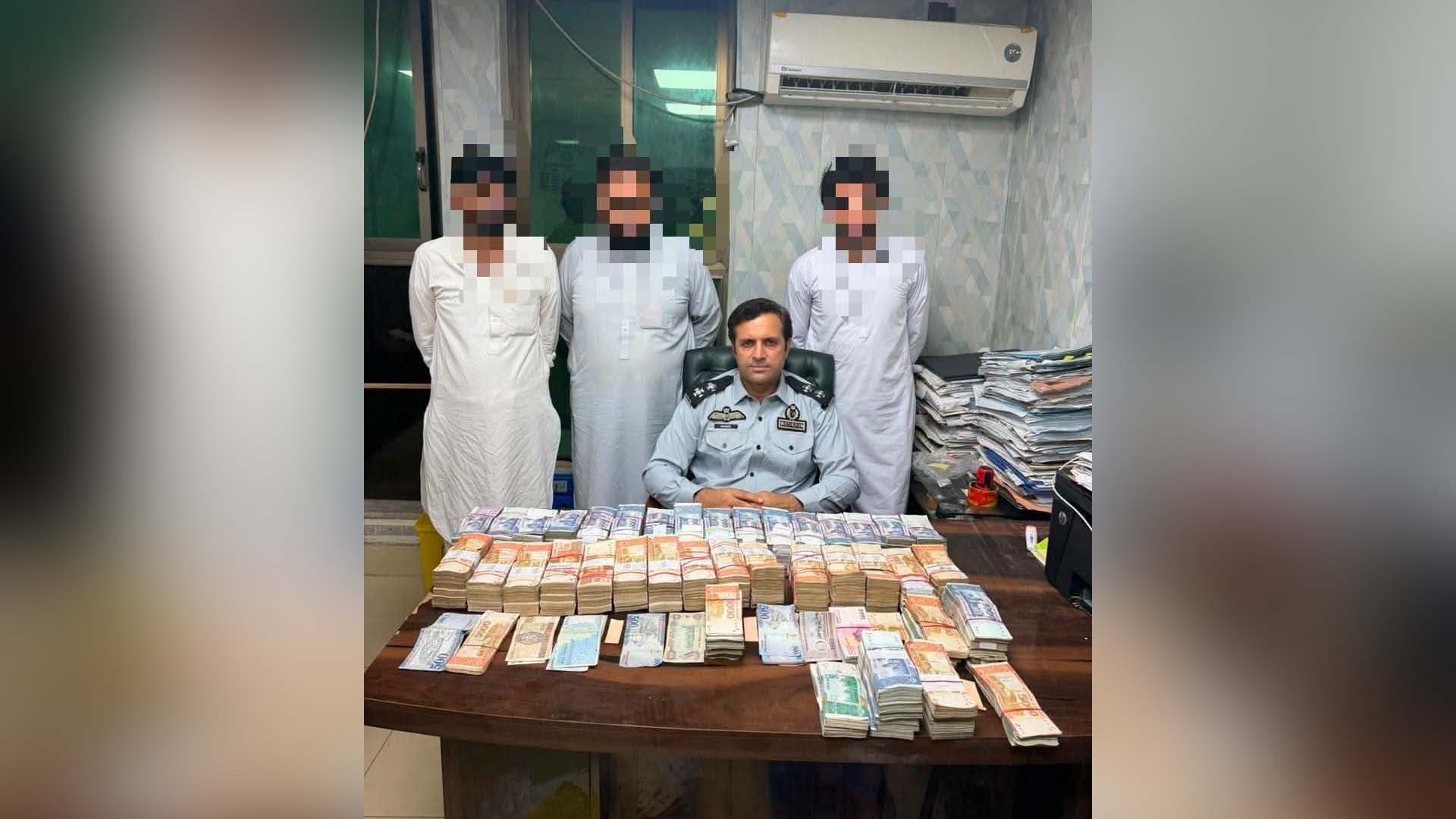لوئر دیر: تیمَرگرہ بازار میں غیر قانونی کرنسی ایکسچینج اور حوالہ ہنڈی کے خلاف ایف آئی اے کی کارروائی، 5 ملزمان گرفتار
