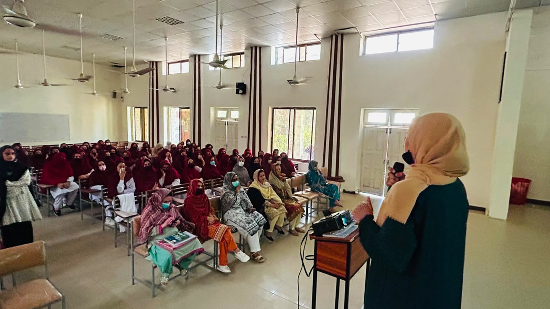 سوات کی طالبات کو سائنسی تحقیق، کوہ پیمائی اور ماحولیاتی علوم میں آگے بڑھنے کی تلقین
