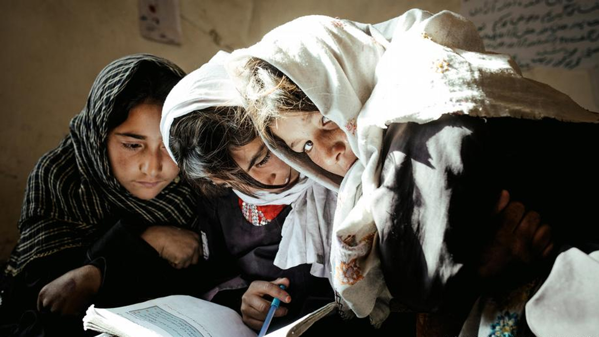حسن خیل میں بچیوں کی تعلیم: اسکول سے محرومی نے کئی خواب ادھورے چھوڑ دیے